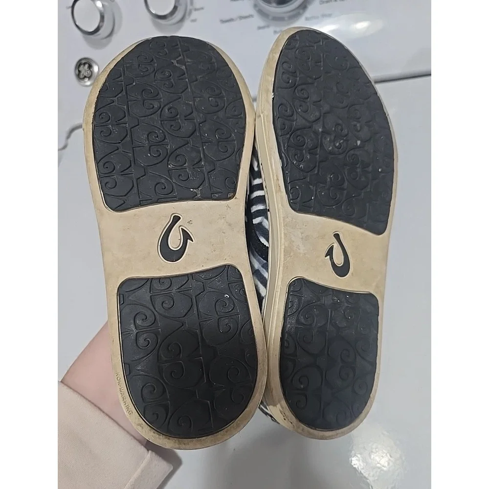 OluKai Pehuea Pa’i Blue Chevron Canvas Slip On Comfort Shoes Womans Size‎ 6.5
